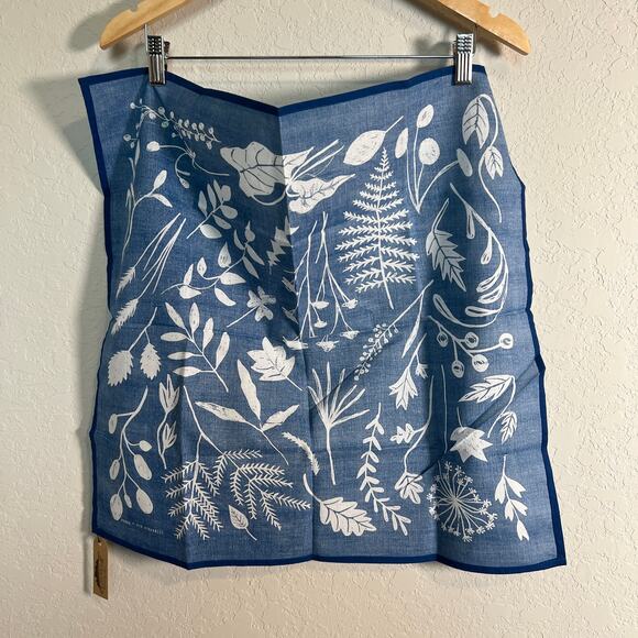 Women's 100% Cotton Blue Botanical Design Bandana NEW - Picture 7 of 7